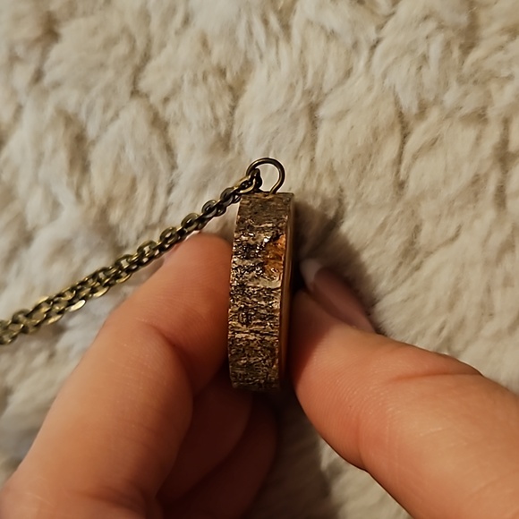 #0080 Wood pendant necklace - Picture 4 of 5